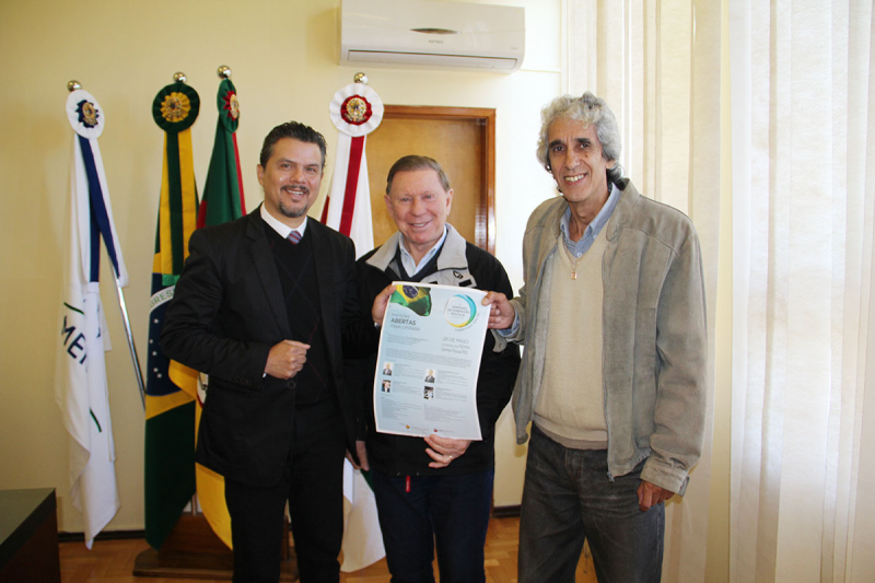 PREFEITO RECEBE CONVITE PARA SIMPÓSIO DE FORMAÇÃO POLÍTICA